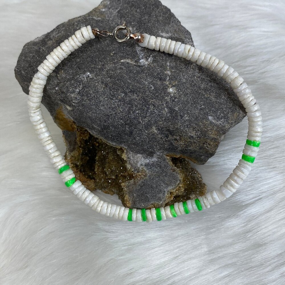 Hawaiian Jewelry Puka Shell Anklet White & Green Bead 9.5"